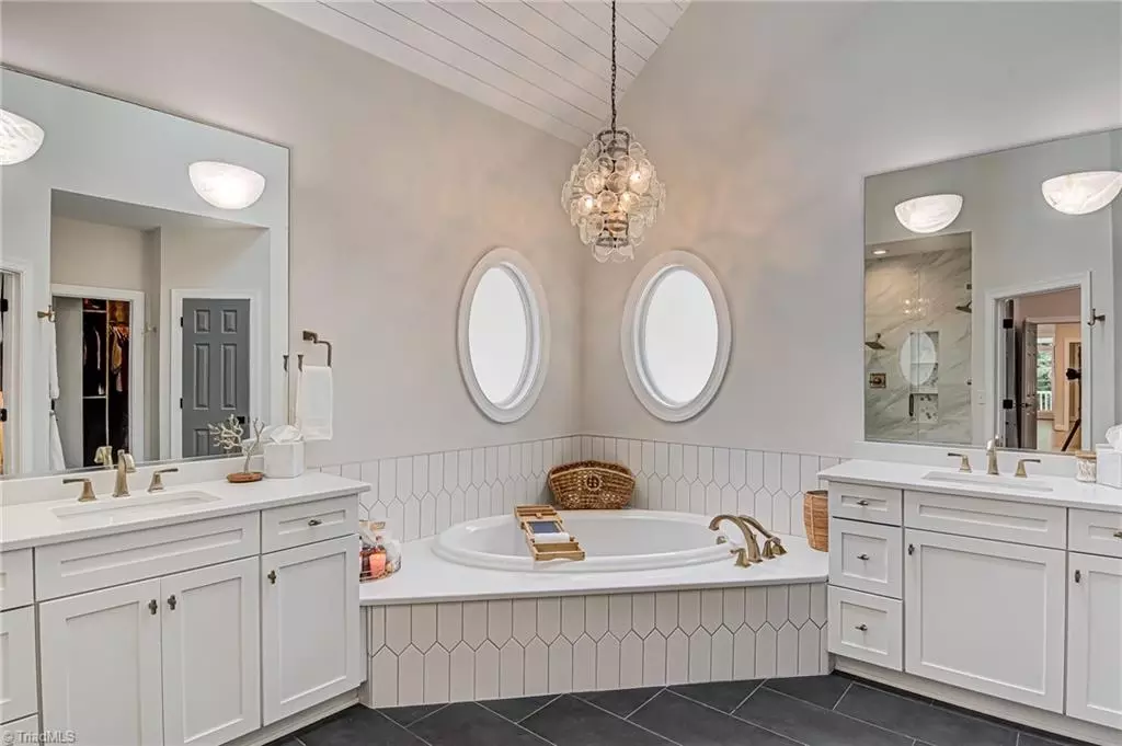 Captains Point — Master Bath